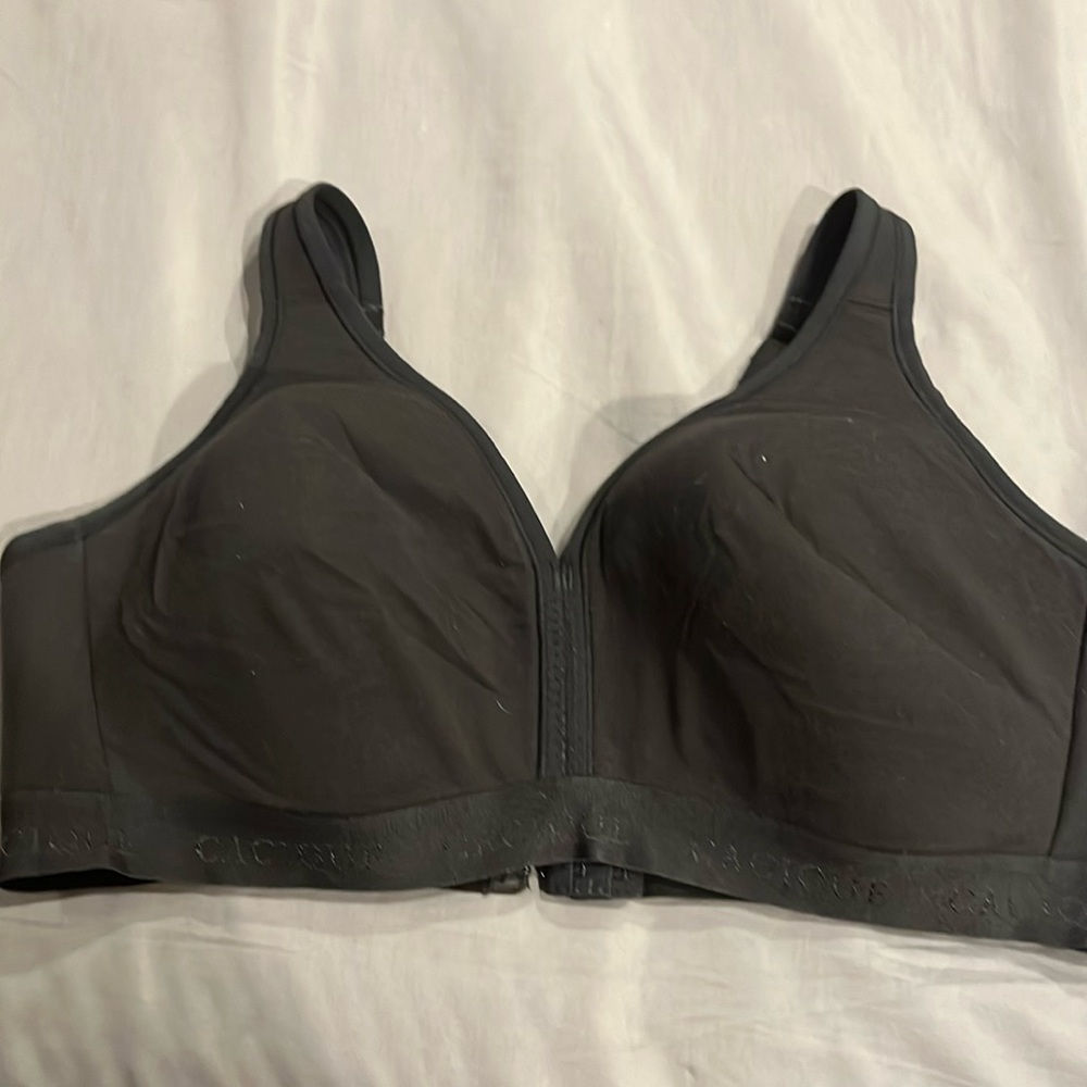 Cacique 42C full coverage lightly lined bra